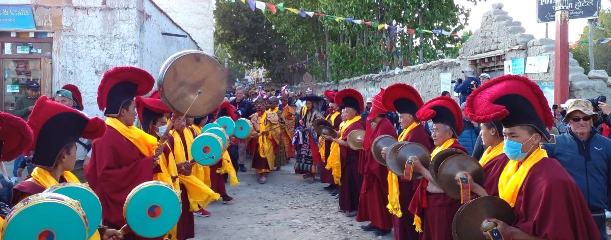Royal Mustang Tour By Helicopter And Private Jeeps